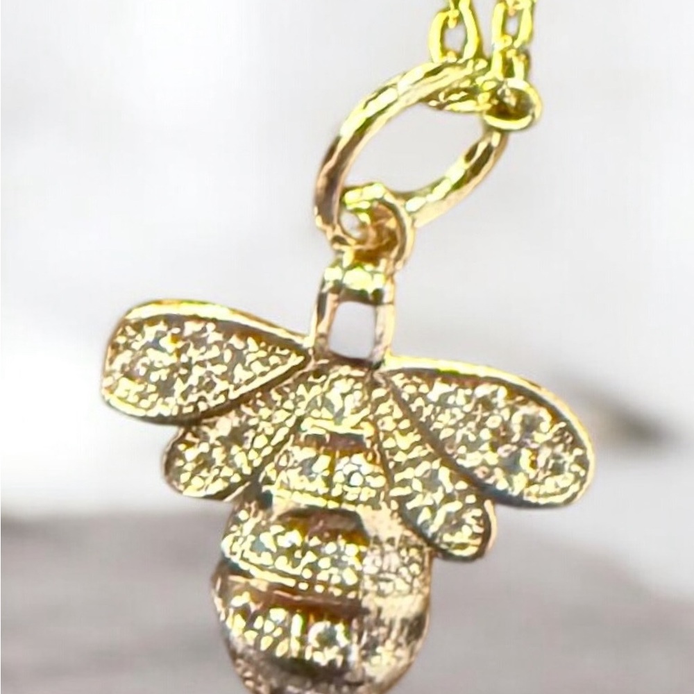 Allison Avery - “Queen Bee” Gold Plated Pendant - Picture 2 of 3